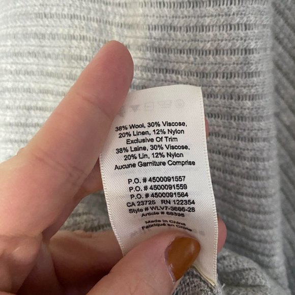 Wilfred Free x Aritzia "Lolan" Cropped, Oversized Sweater - Picture 5 of 8